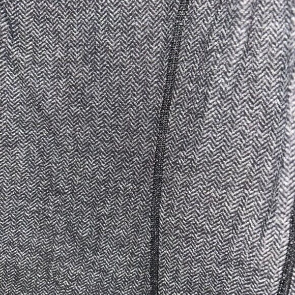 lululemon athletica charcoal gray herringbone half zip layering top L - Picture 4 of 6